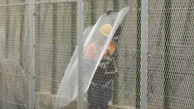 El idioma, el paro, las dificultades para relacionarse... las otras vallas de los inmigrantes