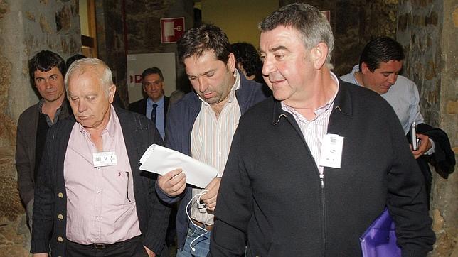 El cerco gallego aparca las protestas y acude al Congreso para pedir otro reparto