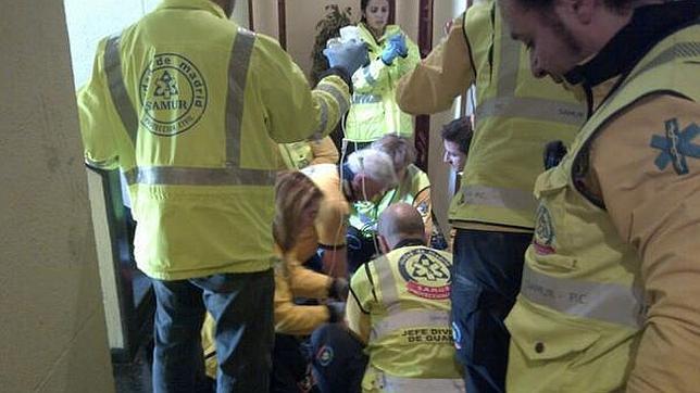 Una mujer muere intoxicada al incendiarse su piso en Príncipe de Vergara