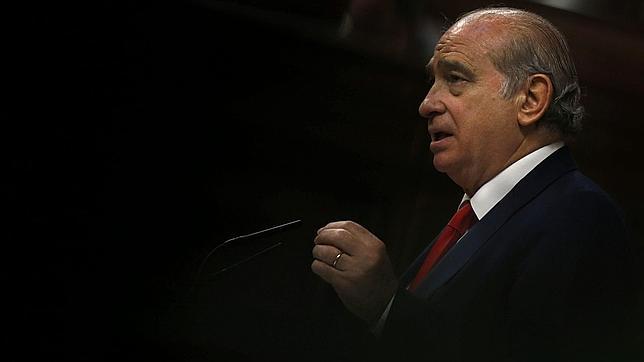 Fernández Díaz: «No es mucho pedir que quien venga a España lo haga de manera legal»