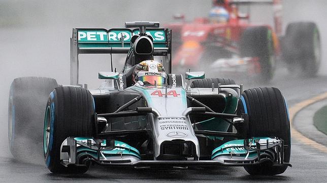 Hamilton sale primero en Australia