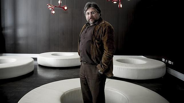 Paul G. Bahn: «Los españoles fueron claves en la escritura de la Isla de Pascua»