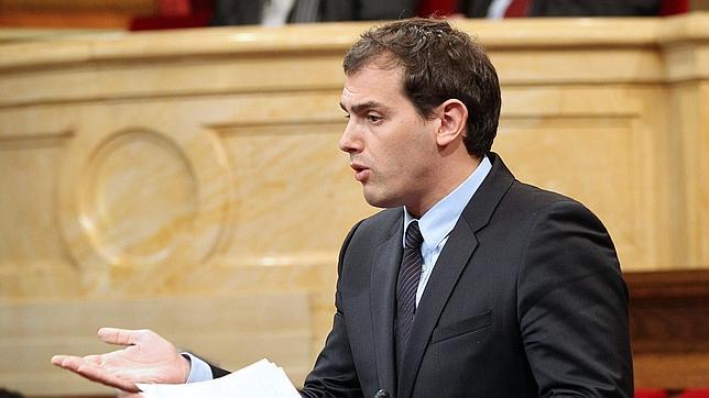 C's recuerda a Mas que David venció a Goliat con una «pedrada en la frente»