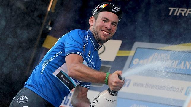 Cavendish gana la penúltima etapa y Contador mantiene la ventaja