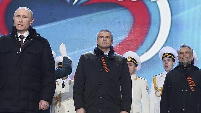 El alcalde de Sebastopol, un rico empresario de aspecto informal