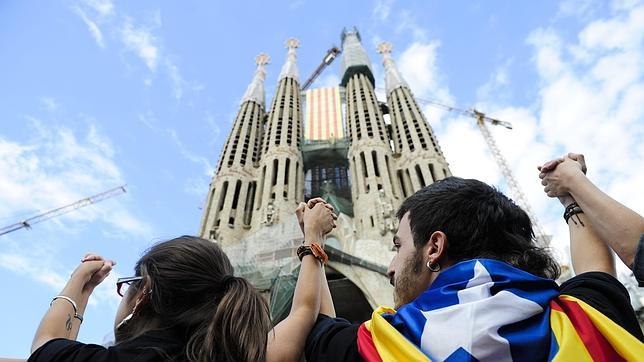 La Generalitat infla su sondeo soberanista en un 25%, según Convivencia Cívica