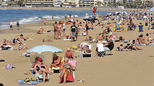 La llegada de turistas crece el 11,8% hasta febrero y se superan los seis millones