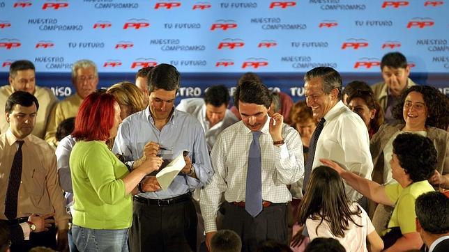 Adolfo Suárez: su última aparición pública, para apoyar la candidatura de su hijo