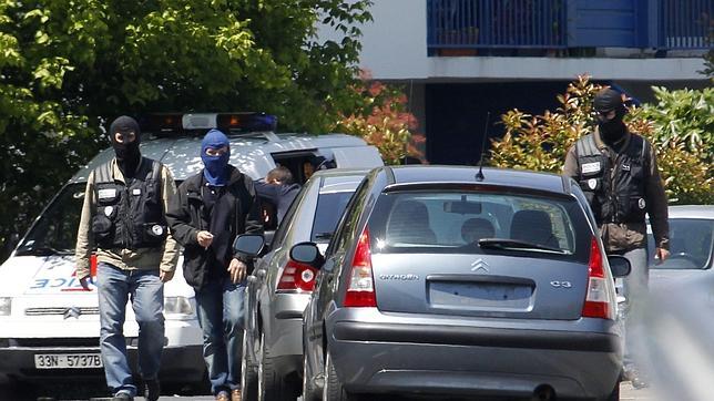 El etarra «Ata» será juzgado en París por el asesinato del gendarme Nérin