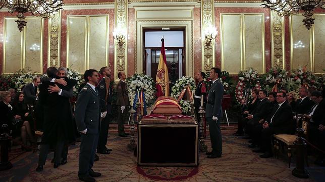 Malestar en el PP y el PSOE ante las palabras de Mas en el velatorio de Suárez