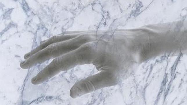 El experimento de la mano de mármol