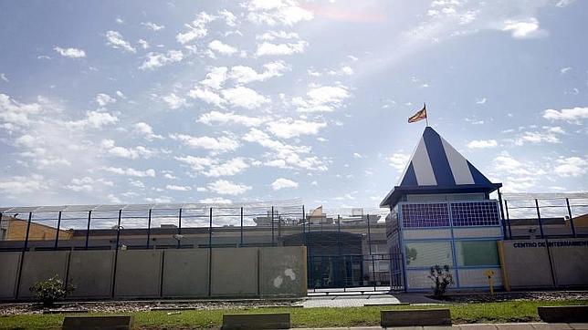 Los jesuitas denuncian «el uso abusivo del internamiento de inmigrantes» en situación irregular