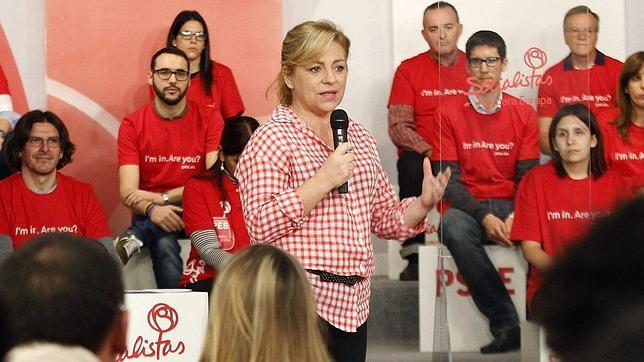 Elena Valenciano se cuela en el debate sobre el liderazgo del PSOE