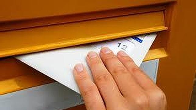 Pide a alguien que recoja periódicamente tu correo cuando estés fuera de casa