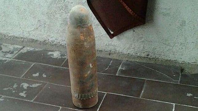 Unos obreros hallan una bomba de la Guerra Civil y se la llevan a la Policía