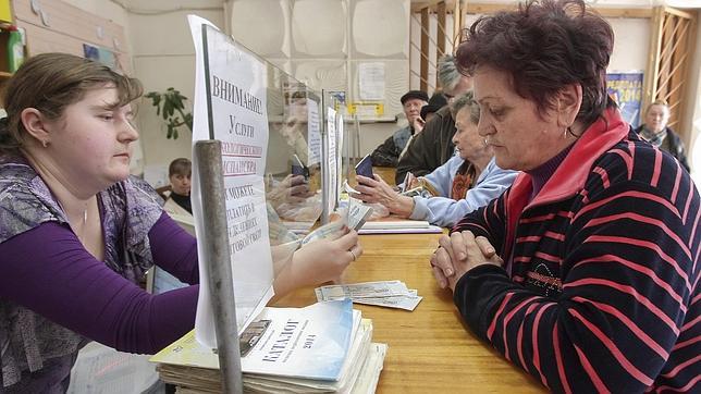 La llegada del rublo a Crimea provoca el caos en el sistema de pagos