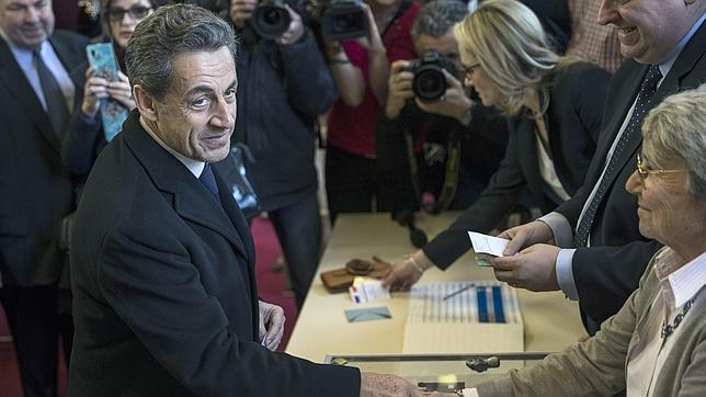 La derecha de Francia puede conquistar más de cien alcaldías en las municipales