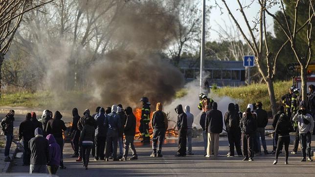 Salvajismo antisistema en las aulas: «Pim, pam, pum... estáis muertos»
