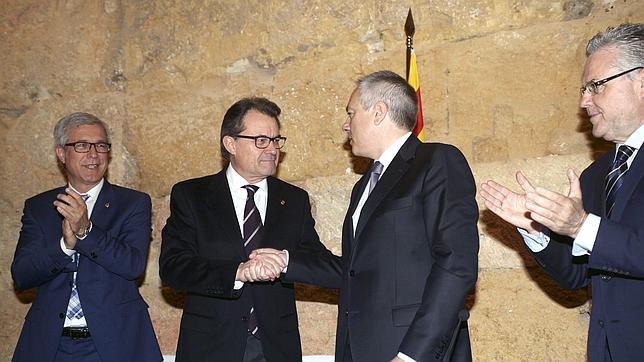 Mas y Navarro reivindican los grandes pactos CiU-PSC en la firma por el BCN World