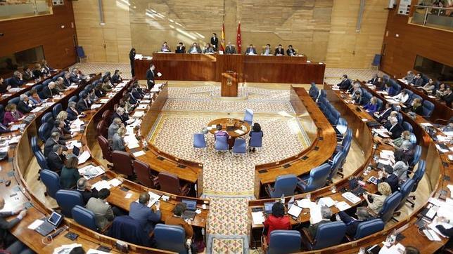 Los actos violentos del 22-M enfrentan a los grupos de la Asamblea de Madrid