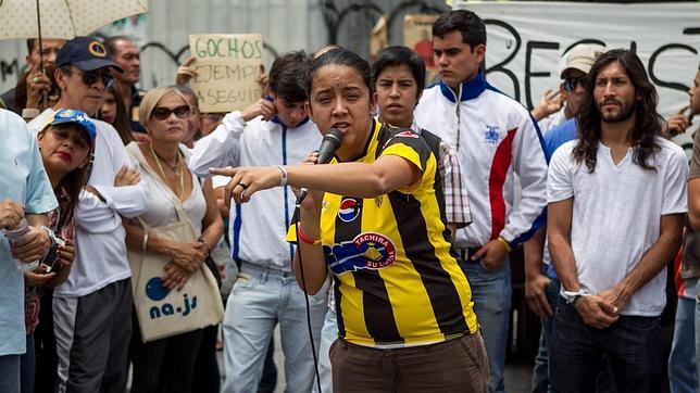 Los estudiantes montan su campamento de protesta en el centro de Caracas