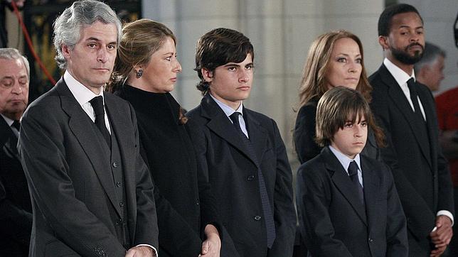 La familia Suárez, «conmovida y agradecida» por la «extraordinaria y espontánea manifestación de duelo»