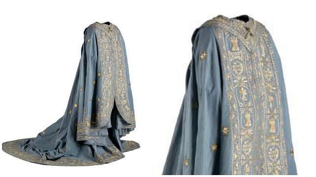 Manto de la Orden del Carlos III expuesto en el Museo del Traje de Madrid