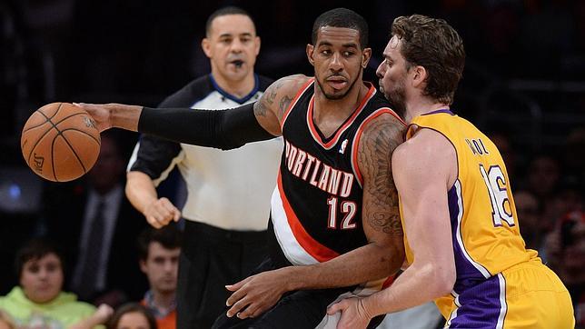 La vuelta de Gasol y el récord de Young no evitan otra derrota de los Lakers