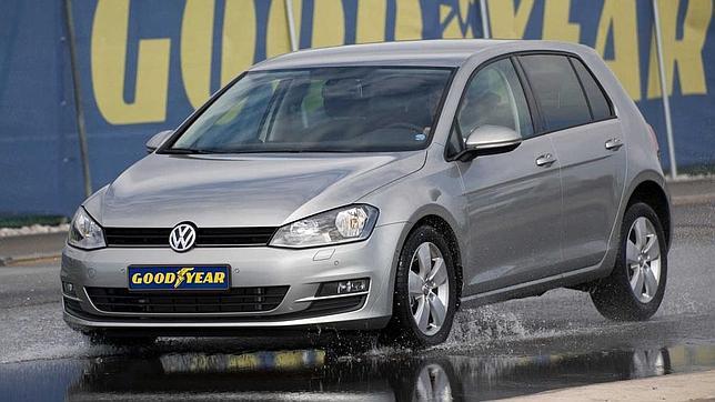 Goodyear y Dunlop, los neumáticos más valorados por la OCU