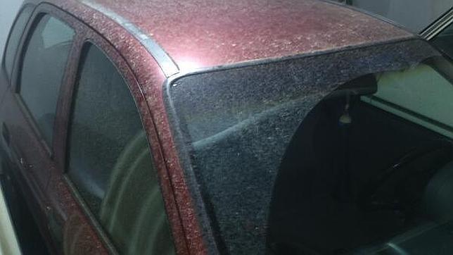 Una lluvia de barro «ensucia» Barcelona durante la noche