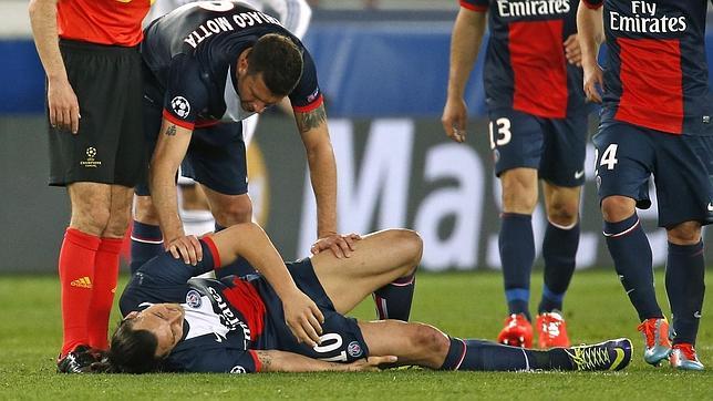 Ibrahimovic, un mes de baja