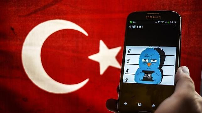 Erdogan arremete contra la judicatura por la decisión de desbloquear Twitter