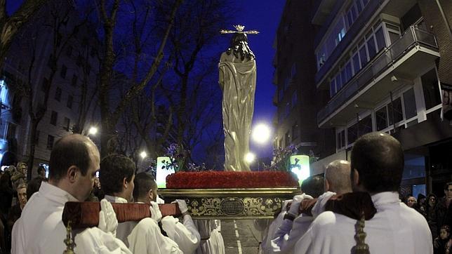 Procesión del Divino Cautivo, talla de Mariano Benlliure, por las calles del distrito de Salamanca