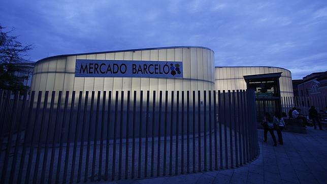 Los vecinos quieren recuperar los jardines del mercado provisional de Barceló