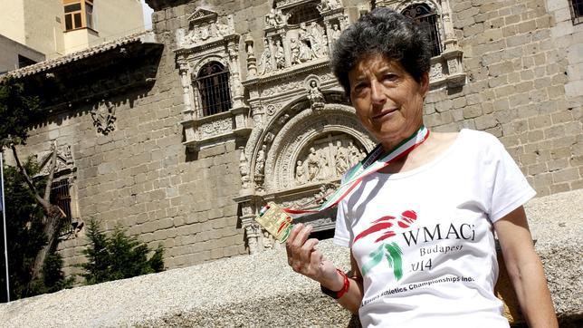 La atleta toledana Teresa Escobar suma a sus 56 años un nuevo oro en Budapest