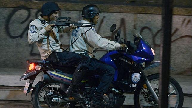 Perdigones y bombas lacrimógenas contra los seguidores de Leopoldo López