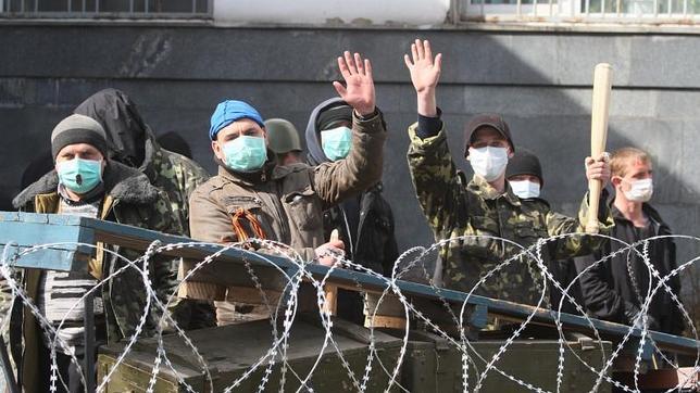 Manifestantes prorrusos proclaman la independencia de la región ucraniana de Donetsk