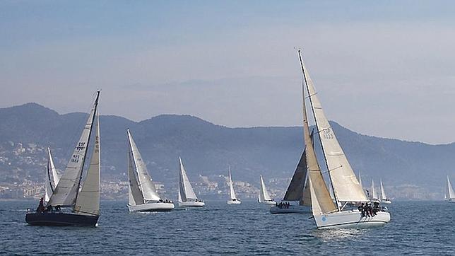 El jueves santo, el puerto de Sitges se llena de regatistas