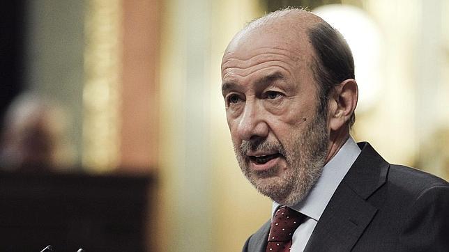 Rubalcaba defiende una Constitución federal y recuerda que el PSOE votó el Estatut