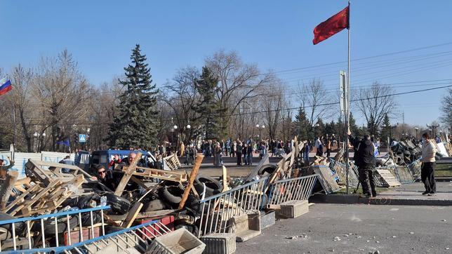 Liberados 56 de los 60 retenidos por prorrusos en la exsede del KGB en Lugansk