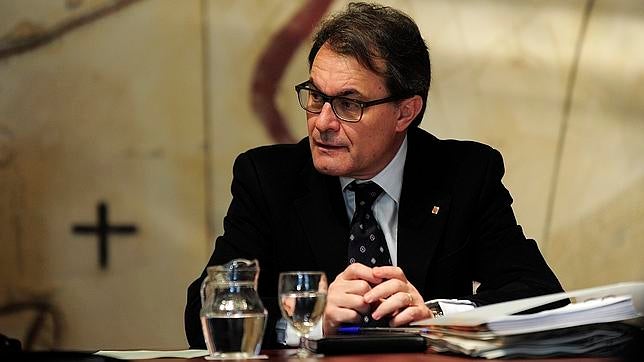 Elecciones de corte plebiscitario en Cataluña como huida hacia adelante