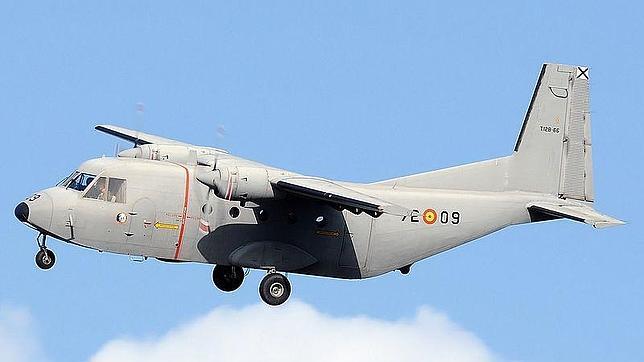 Un avión CASA C-212