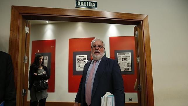 Cañete abre la campaña: «A Valenciano aún no le he oído hablar de Europa»