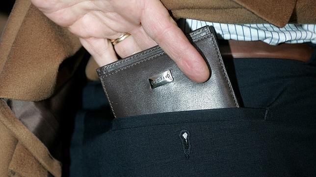 Un carterista haciendo de las suyas