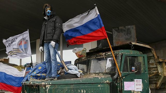 Activistas prorrusos asaltan la sede Ministerio del Interior ucraniano en Donetsk