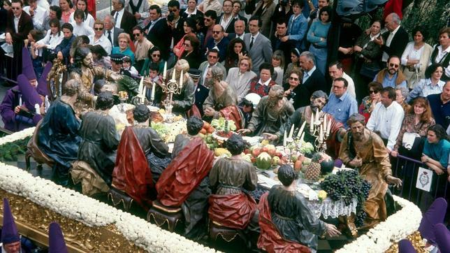 La Santa Cena de Salzillo abre el cortejo, compuesto por nueve pasos
