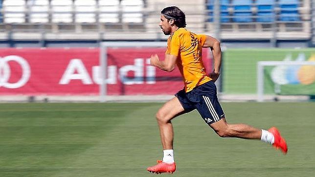 Khedira ya trabaja con el grupo