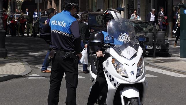 Las Cortes estudian pedir al Gobierno que baje la edad de jubilación de la Policía Local