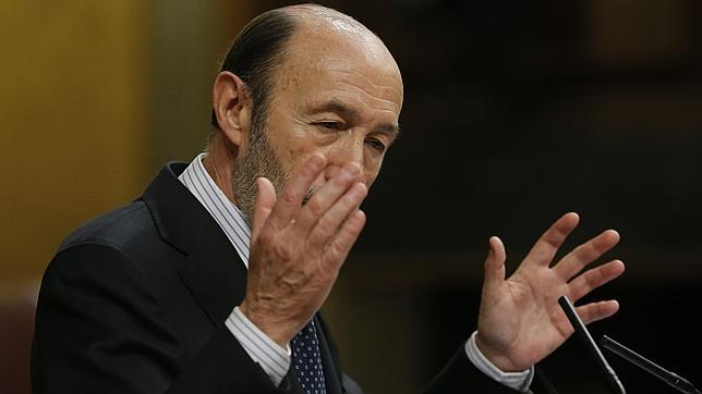 Rubalcaba ve en la Junta un «proyecto serio» pese al amago de adelanto electoral de Díaz