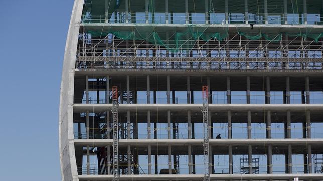 La Vela, la torre de la Ciudad del BBVA, tiene 93 metros de altura y 19 pisos